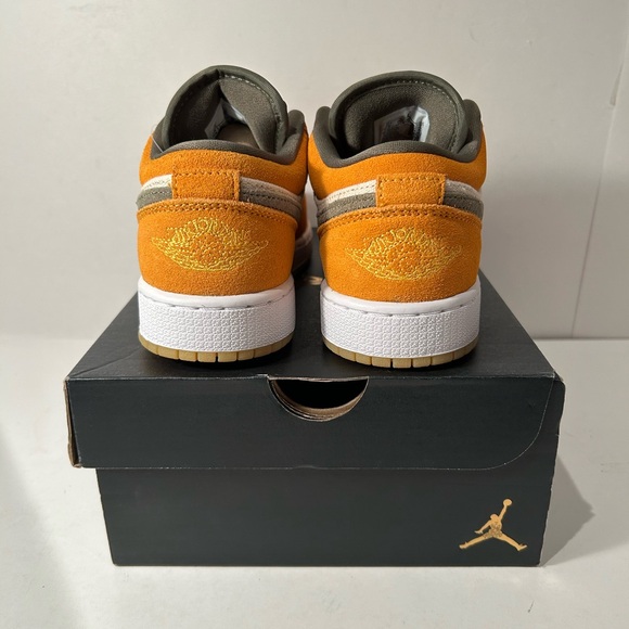 Jordan 1 Low Light Curry - Picture 4 of 5